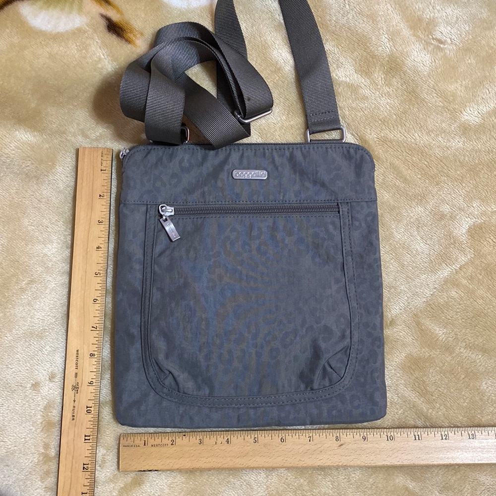 Baggalini crossbody like new
